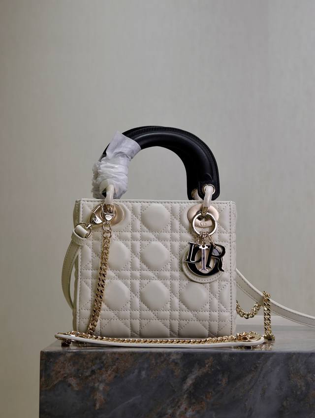 Lady Dio.R White and Black Three-Grid Lambskin Double Shoulder Bag This bag embo