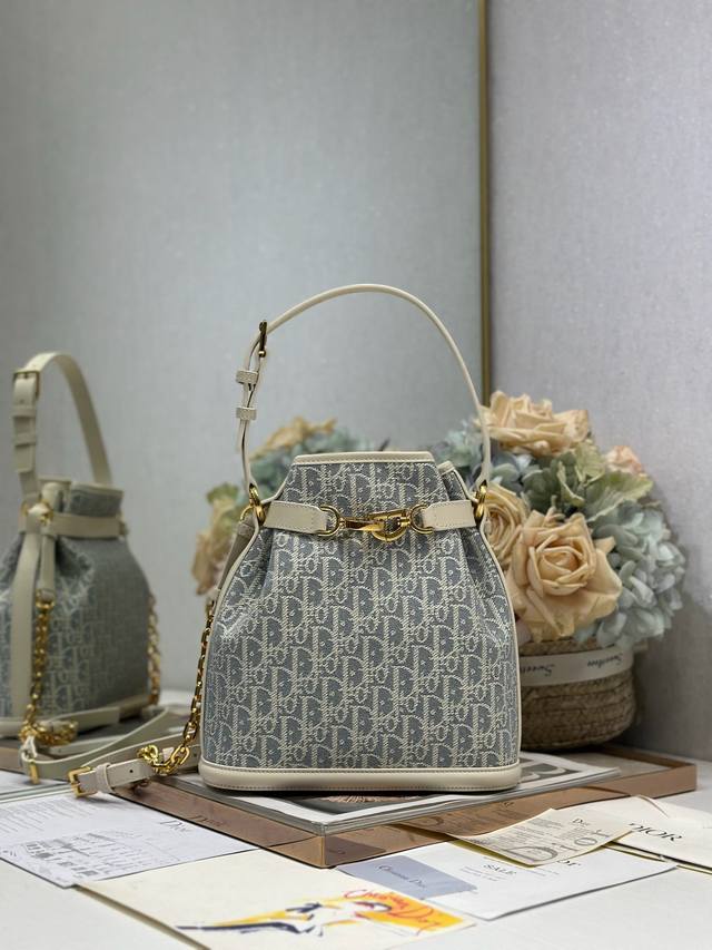 C'est Dior Large Handbag Coconut Blue D Cloth This C'est Dior handbag is a new a