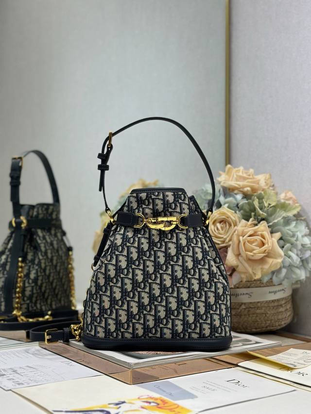 C'est Dior Large Handbag Blue D Cloth This C'est Dior handbag is a new arrival f