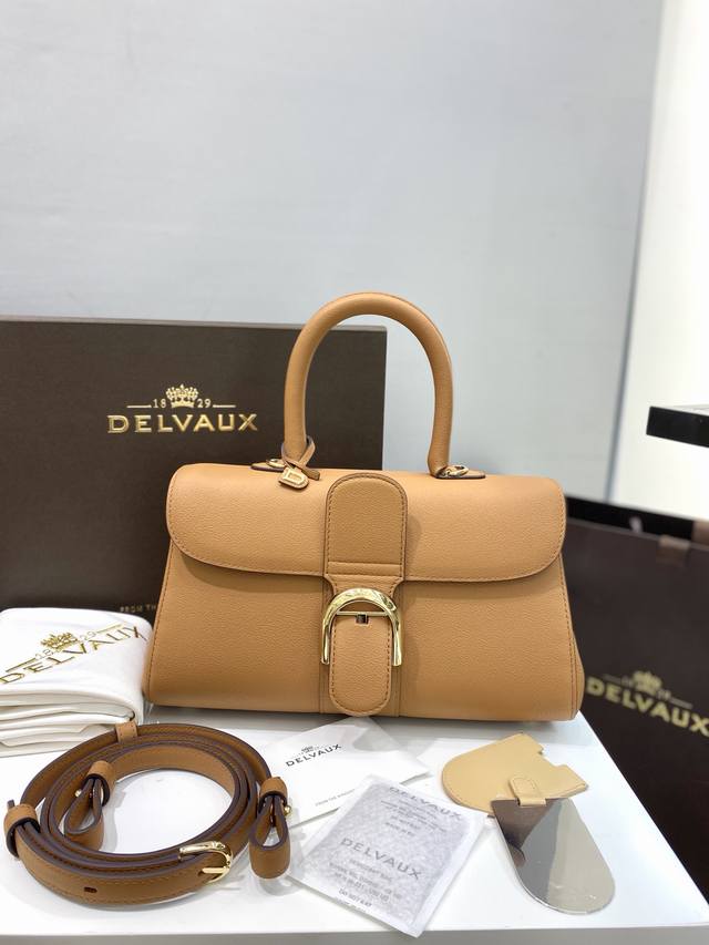 Premium Delvau Brillant Togo leather, a Belgian Royal brand. Comes with an adjus