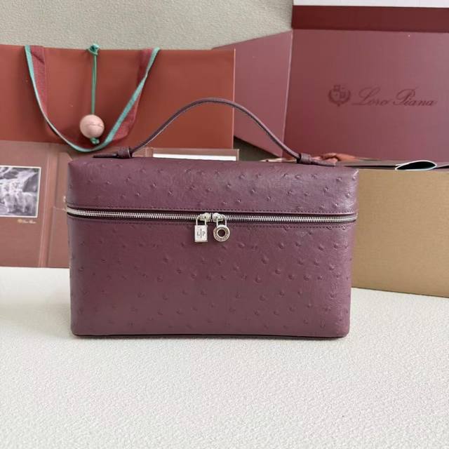 Extra Pocket L27 Silver Buckle Color: Burgundy This wide-mouthed clutch is craft