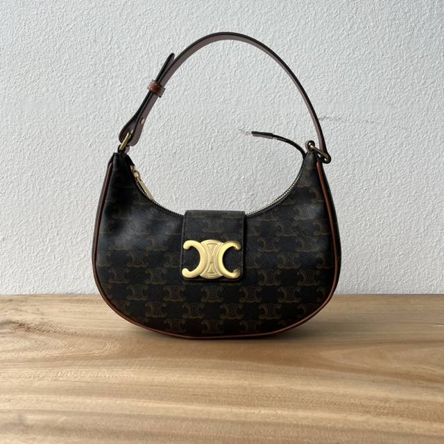 Ava Underarm Bag with a large logo! New arrival! It's got a great retro, artisti
