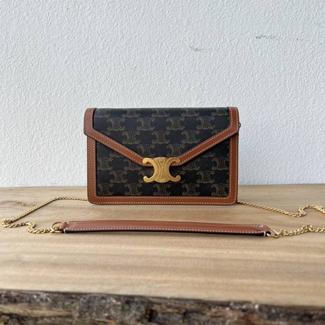 Top-grade all-steel hardware Triomphe Canvas logo print cowhide chain wallet Thi