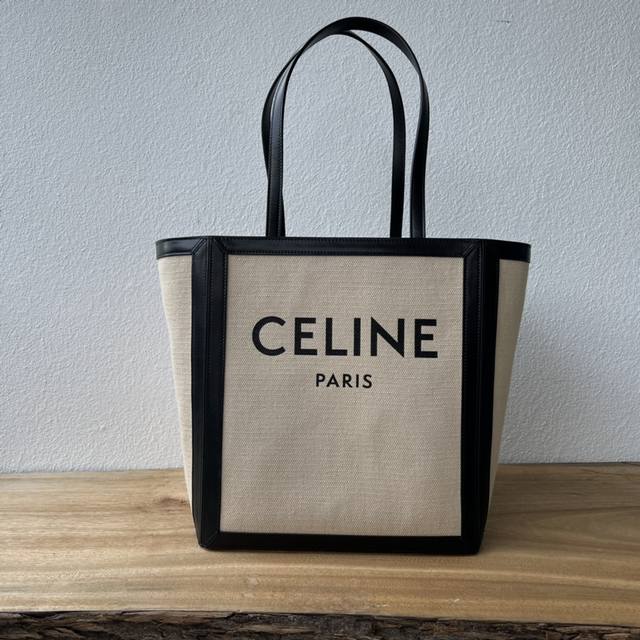 a woman's elegance and fashion. The bag is very light and has a large capacity.