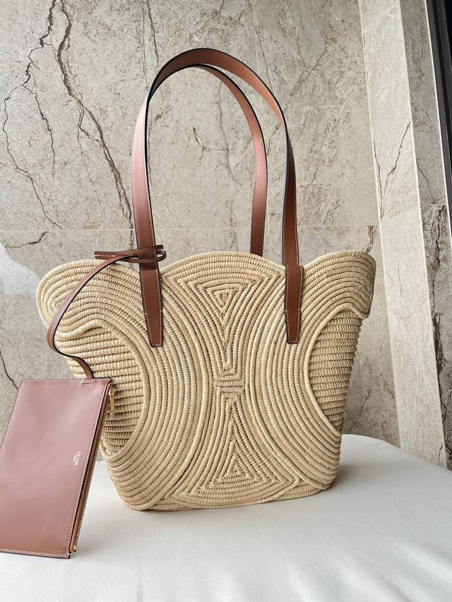 Limited-time exclusive new arrival! Celine's medium-sized Triomphe classic baske