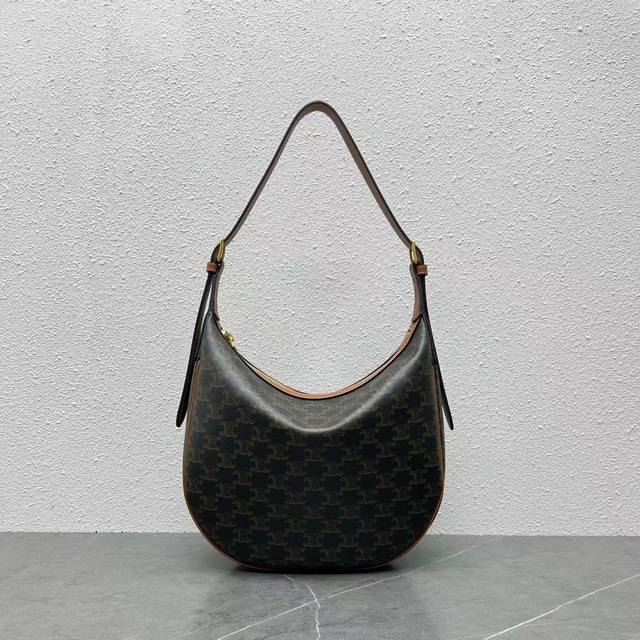 New arrival! Celine's new Heloise Hobo underarm bag is a must-have for fall and