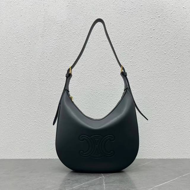 New arrival! Celine's new Heloise Hobo underarm bag is a must-have for fall and