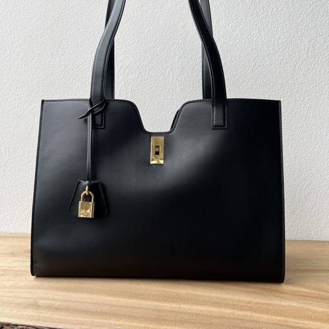 New arrival! All-steel hardware, the new Cabas 16 Series Tote. The large tote fe