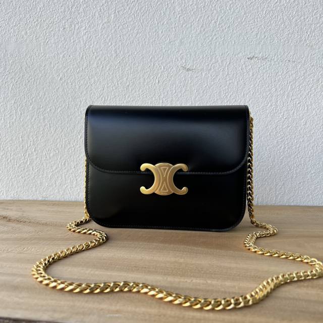 New arrival! Who said there's no chain bag for the Arc de Triomphe? The latest C