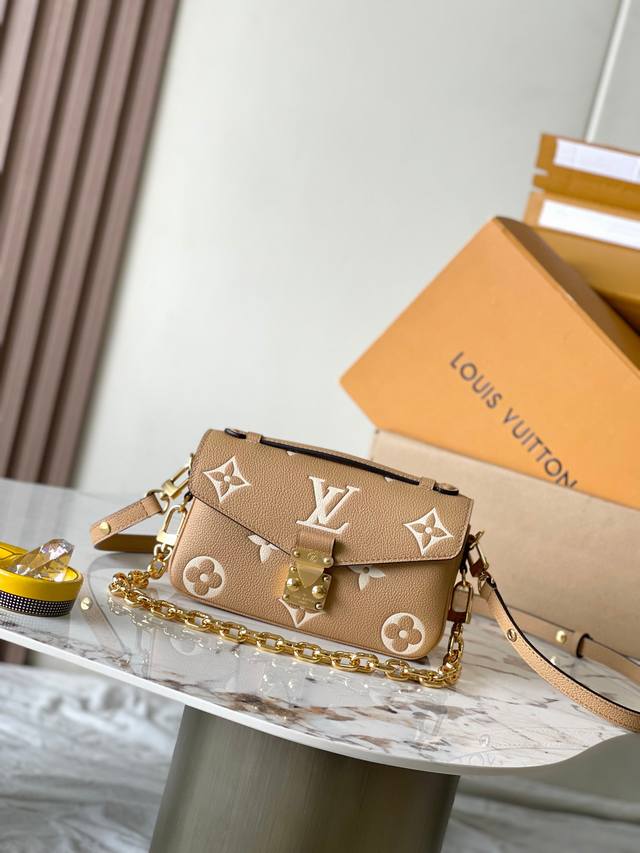 Special Mb chip version original leather Pochette Metis East West Model: M12735