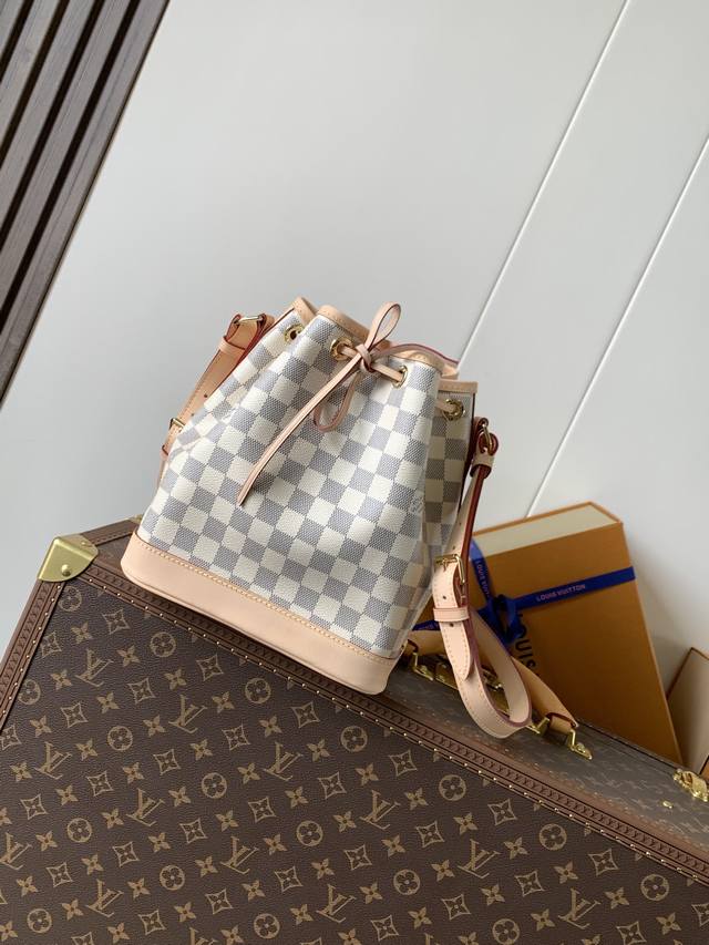 top-quality original, with variable-coding chip M46983, monogram, and M40594, wh