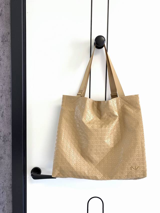 Price. The highest-quality original leather, top-grade original single, comes wi