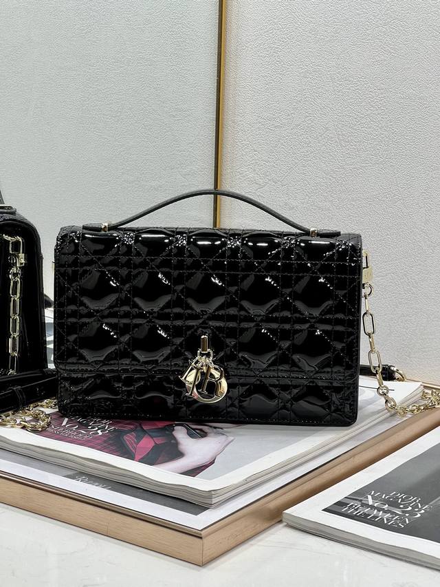 Original factory with full set of packaging Hot item 0605Lady rattan pattern clu