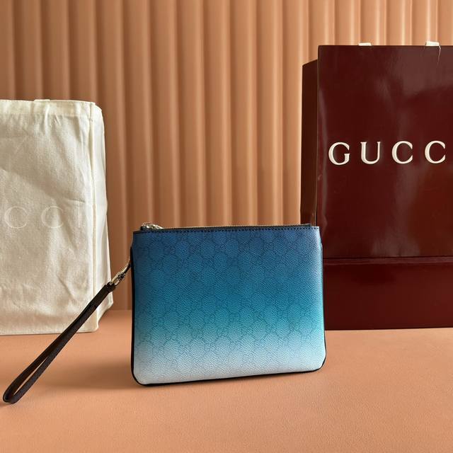 Configuration Full counter packaging 2630 Spring/Summer Collection presents a ne