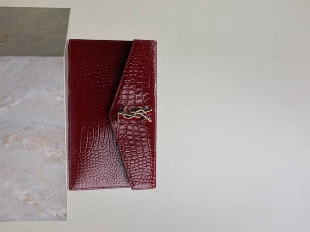Red Crocodile Pattern Uptown_New Clutch The most classic iconic metal logo, Ital