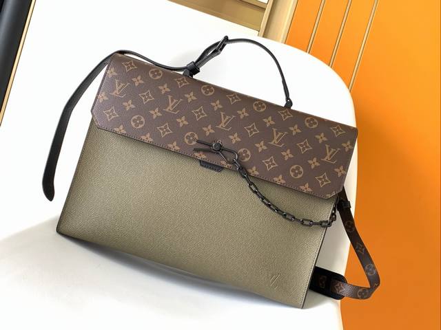 Top-grade original M30591 Green Fall/Winter. In the hands of Virgil Abloh, the R