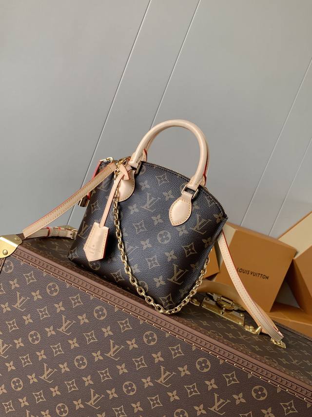top-quality original, with an M1 chip. This Lockit Bb bag draws inspiration from