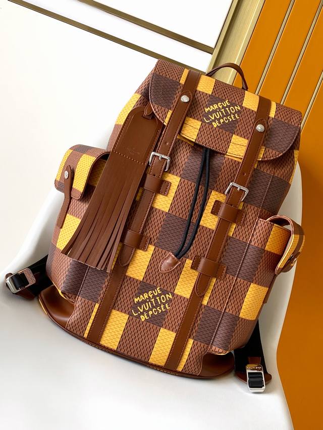 Dynamic Core M40654 Top Originals M11521 Christopher Small Backpack, crafted in