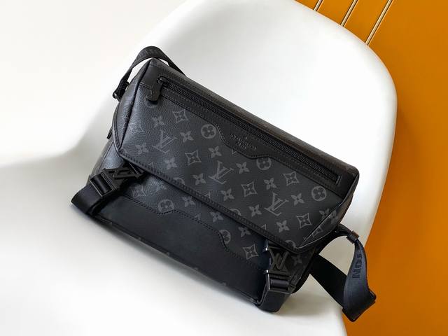 M25121 Black Flower Top Grain Cowhide with Dynamic Chip Embossed Leather. This V