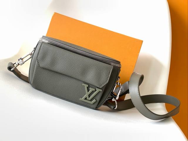 Dynamic Chip M83560 Premium Original Pilot Mini Handbag, crafted from grained co