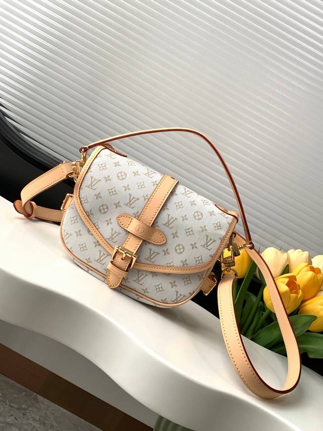 Dynamic Chip, Premium Original Enhanced Edition M12327. This Saumur Bb handbag i