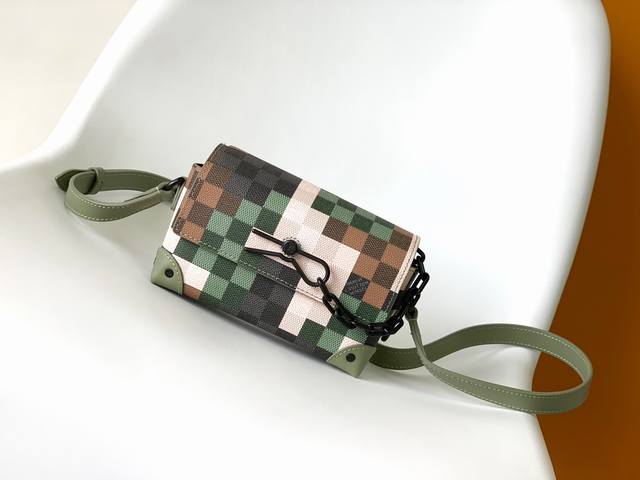 Premium Original M83172 This Steamer Mini Bag is crafted from Monogram Eclipse c