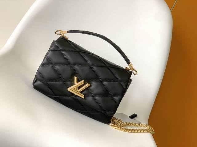 M22891 Black M M25046 Patent Black M23045 Gray M25060 Beige with Apricot M22890