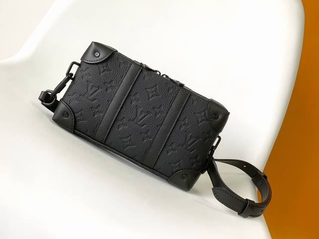 Exclusive photo of the upgraded Trunk Wallet M80224, a replica of the original.