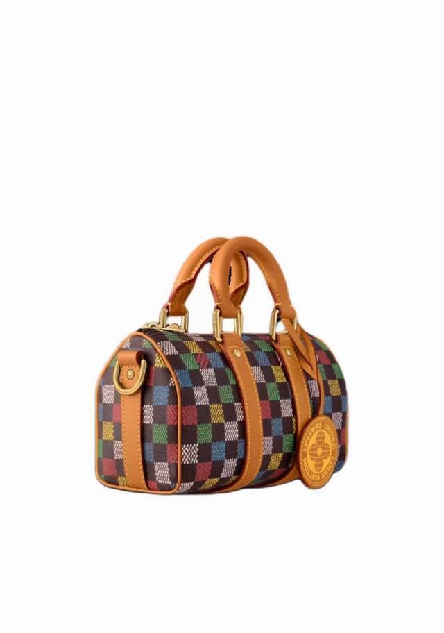 163C01 Dynamic Chip Premium Original M00148 M00105 Gradient Plaid Pillow Bag. Th