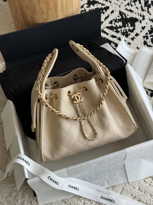 25C Hobo Bag. This season's hottest collection is undoubtedly the 25Bag Hobo. It