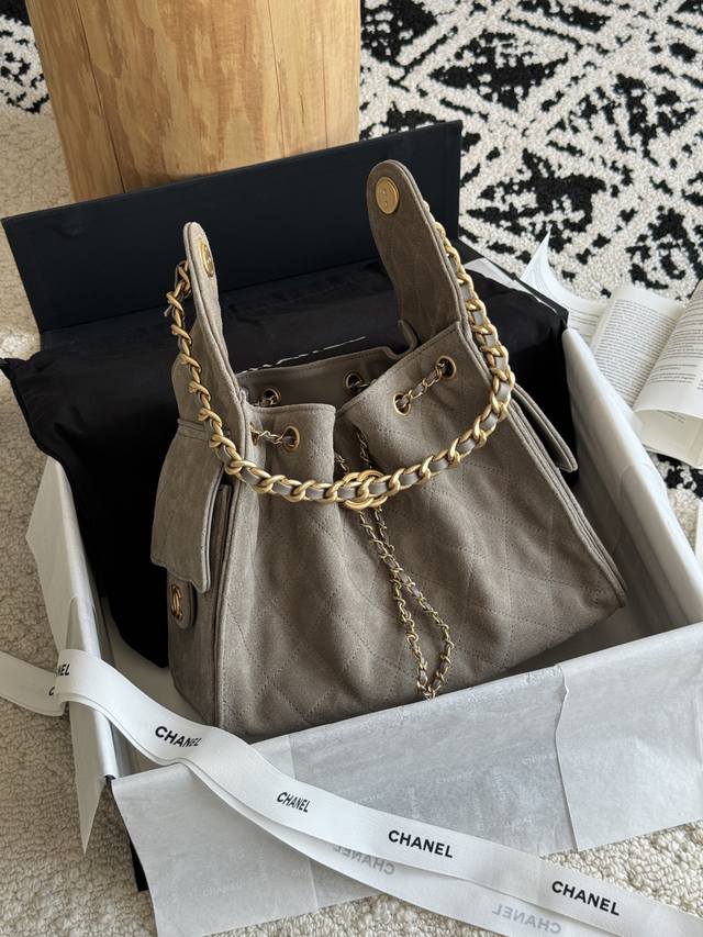 25C Hobo Bag. This season's hottest collection is undoubtedly the 25Bag Hobo. It