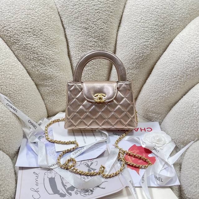 Champagne Gold! In stock: 24A Kelly handle bag with velvet fabric. Fashion is a