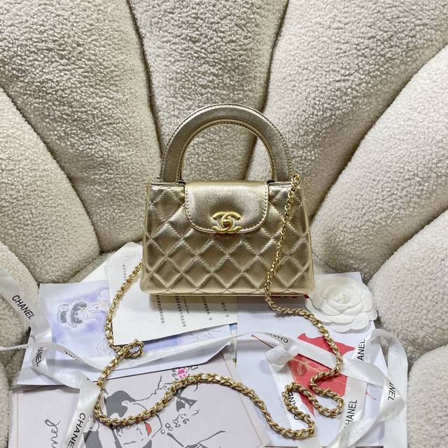 Gold! In stock: 24A Kelly handle bag in velvet. Fashion is a cycle, and the popu