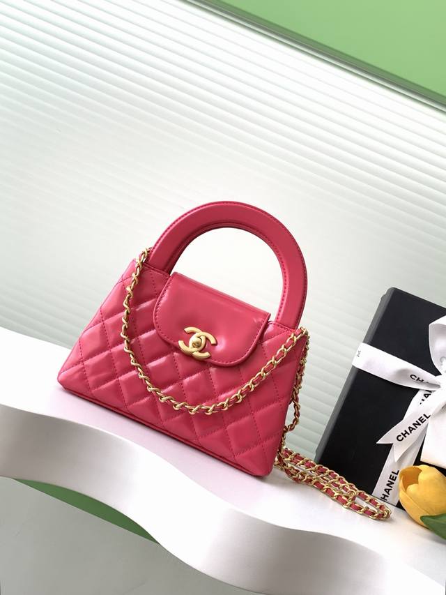 25C Kelly Handle Bag Fashion is a cycle, and the popular vintage Kelly has been