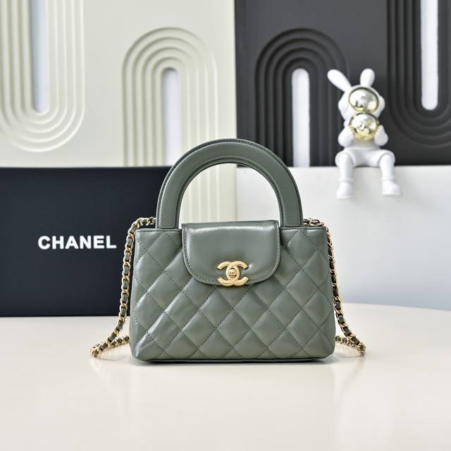 24A Kelly handle bag in new colors. Fashion is a cycle. The popular vintage Kell