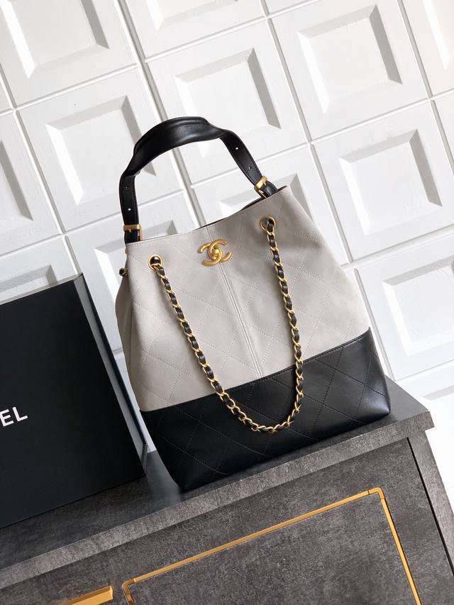 Ohanel Iron Gray 5636 Vertical 25A Series new model is here! This bag features a