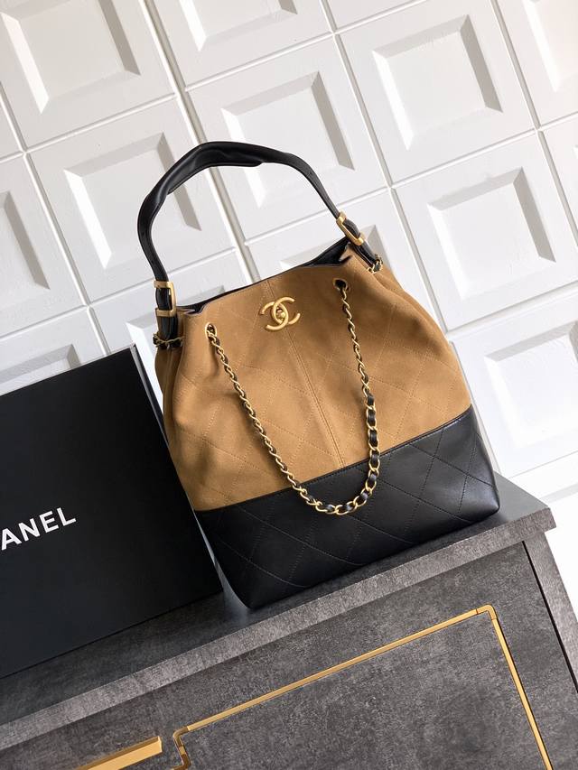 Ohanel's new vertical suede bag, 563625A, is here! This bag features a simple ye