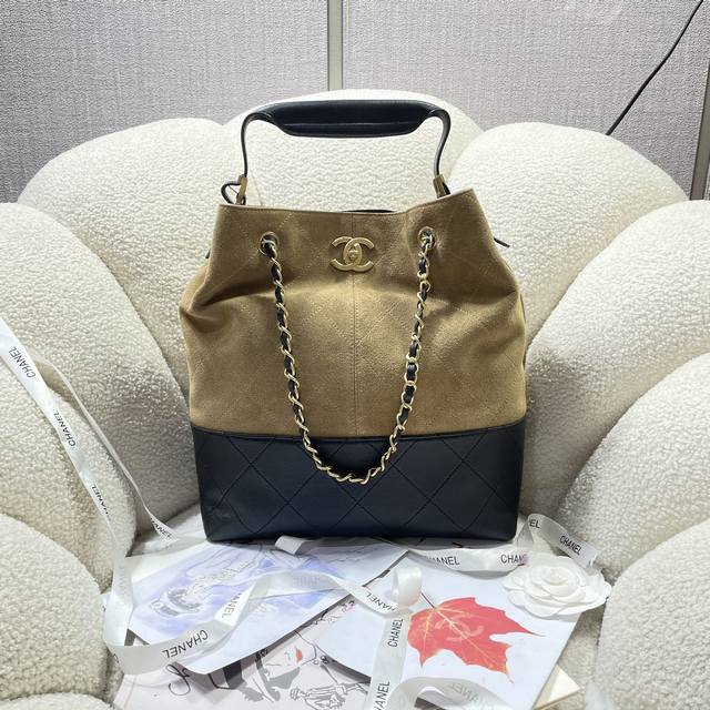 Ohanel's new vertical 25A series bag has arrived. This bag features a simple yet