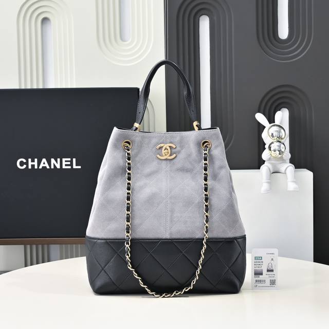 25A Suede Bags, the highlight of the Handicraft Workshop show, are a masterpiece