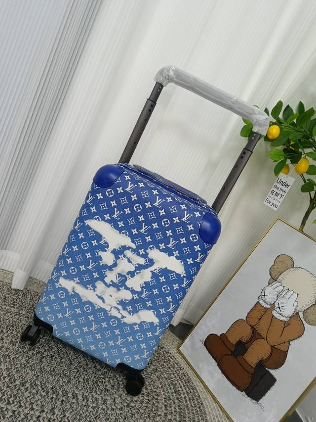High quality Sky Blue Hot Selling Horizontal Creative Trolley Case Four-wheel Wi
