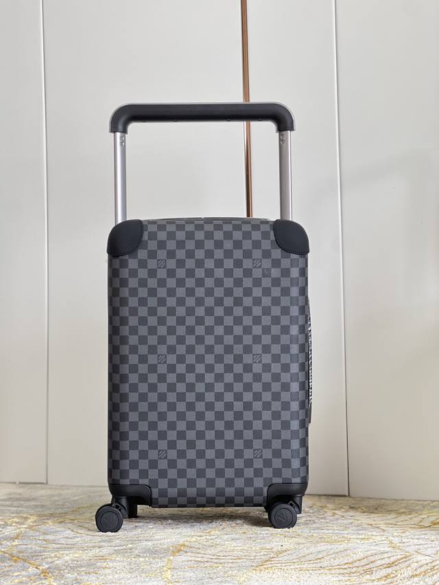 Gf4343Fb Exclusive photos of the black Horizon luggage. The new Horizon luggage