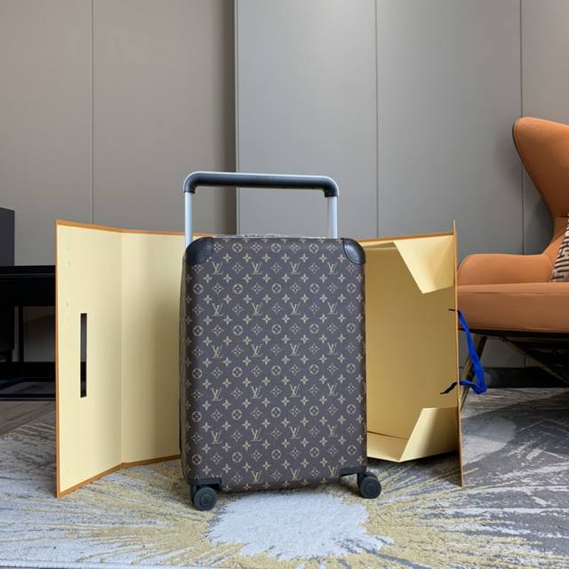 Horizon Four-Wheel Trolley Case, 55cm. Encounter the future of luxury four-wheel
