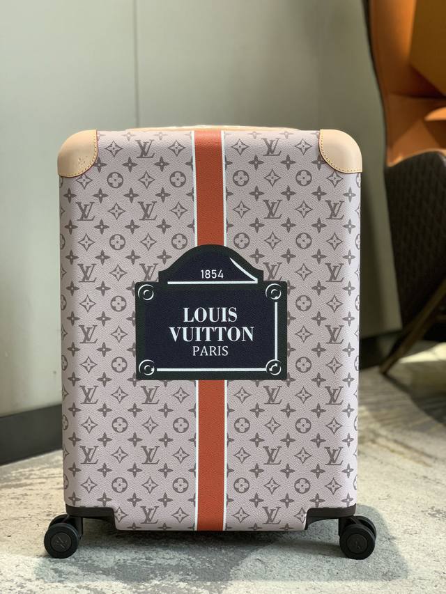 55cm High-End Horizon Four-Wheel Trolley Case. Details: 1. Trolley Material: Sil