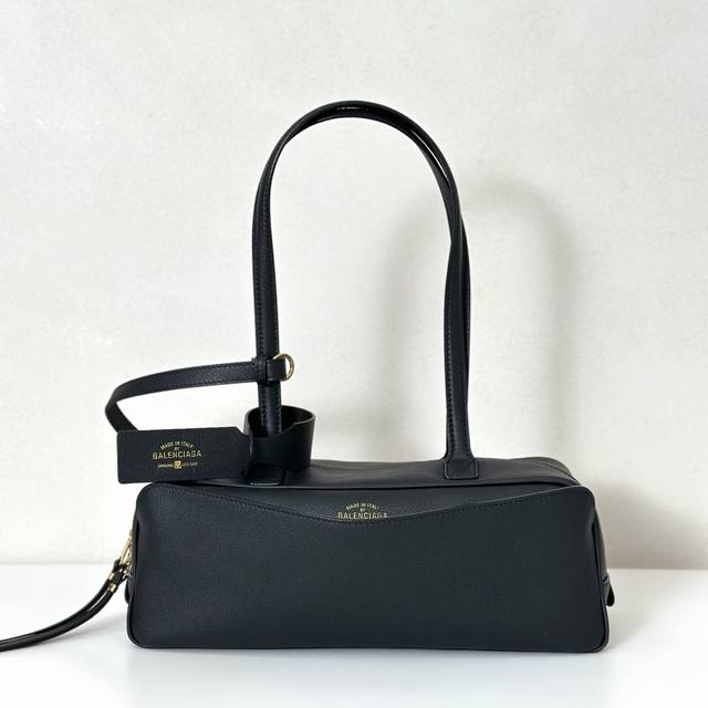 Balenciaga Carrie small full leather bowling handbag size: length 30.9