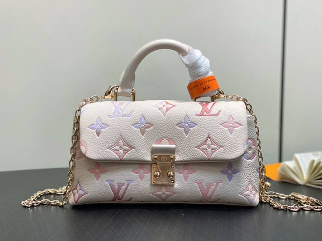 Original boutique M25596 Beige Gradient Leather Chain Bag Handbag. This season's