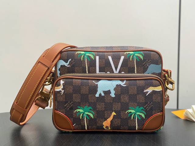 Original M14016 Brown and Yellow Leather Coconut Tree Print Men's Messenger Bag.