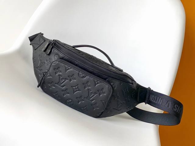 M47058 Variable Chip Top-Grain Cowhide Leather, Black Embossed Chest Bag. The Ru