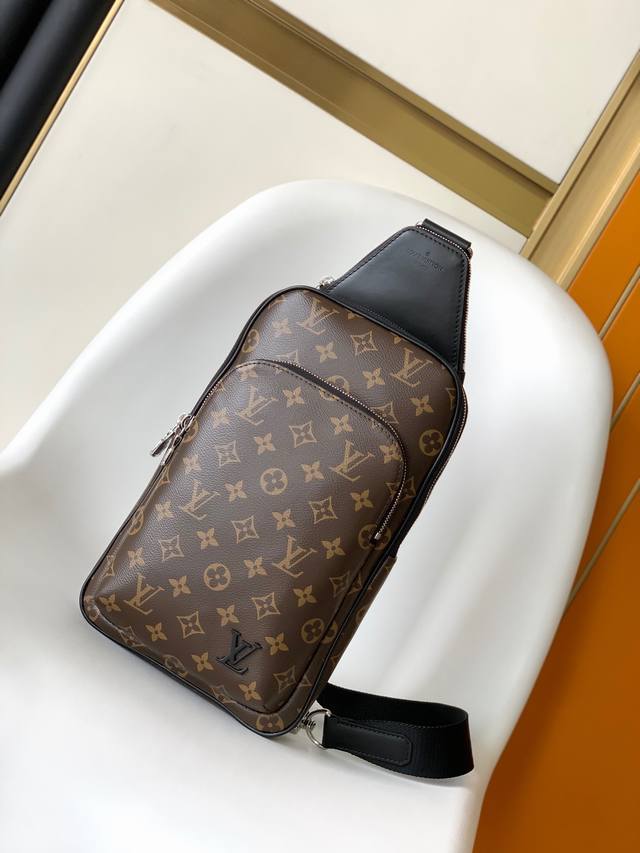 Top-grade original M46327 monogram N45302 black checkered. This Avenue shoulder