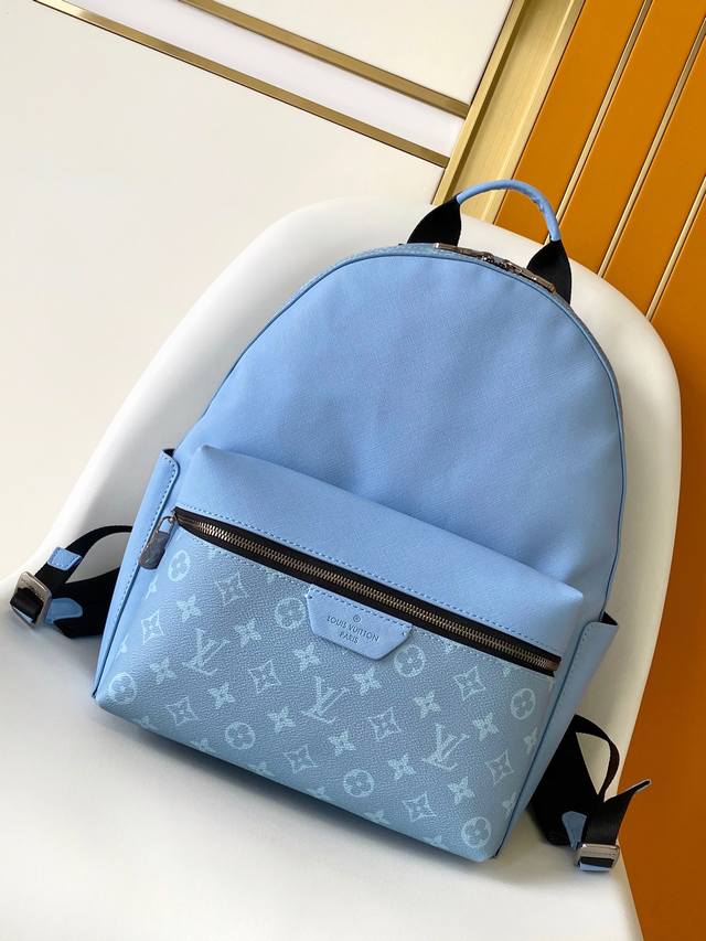 163C01 Chipset M14072 Light Blue Discovery Small Backpack. This Discovery Small