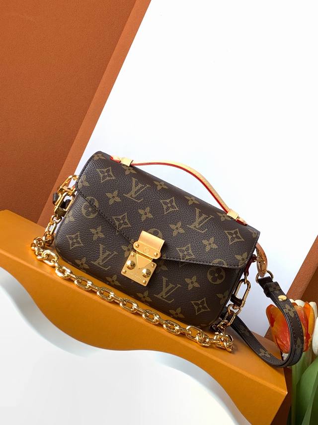 Pochette M